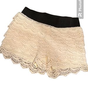 Wet Seal XXS ivory crochet type shorts. They are sooooo cute. Junior.